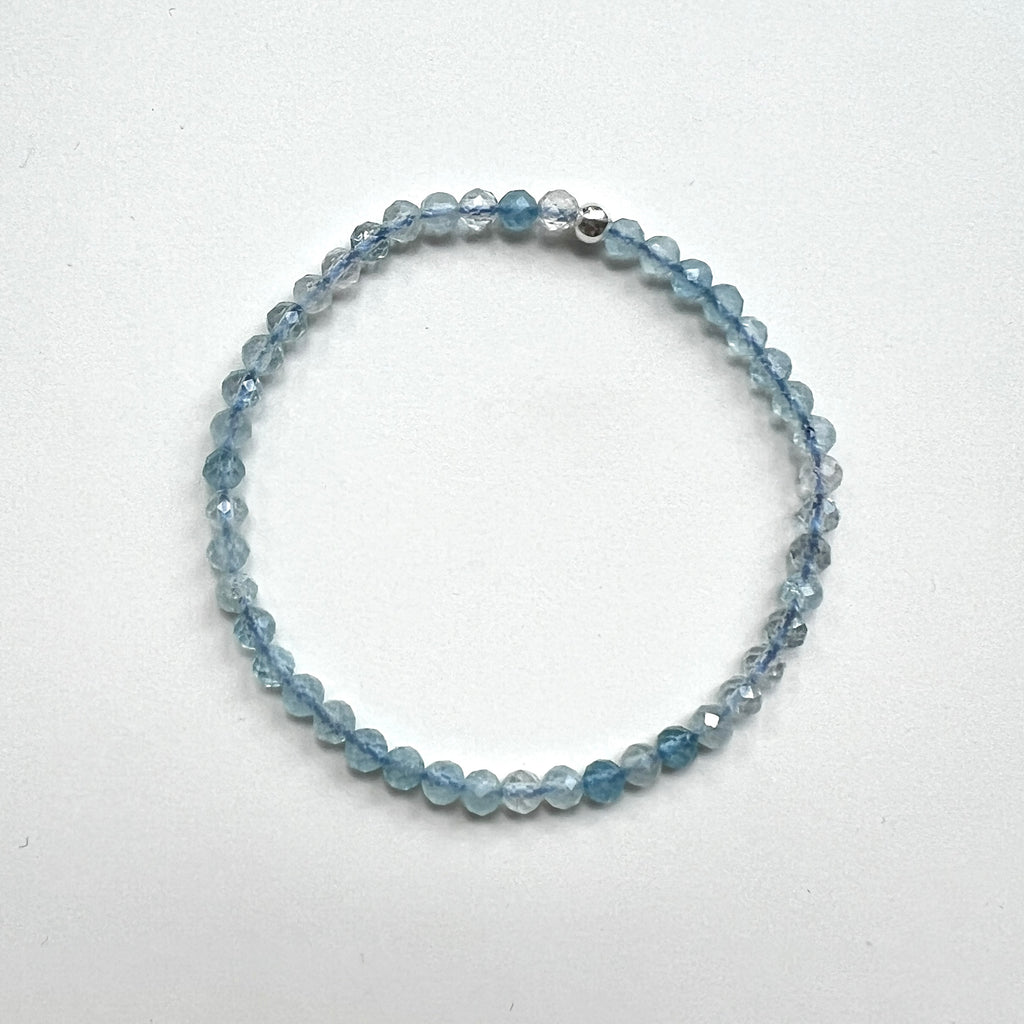 Aria aquamarine bead bracelet in sterling silver, flat lay – Omasi Collection Finland