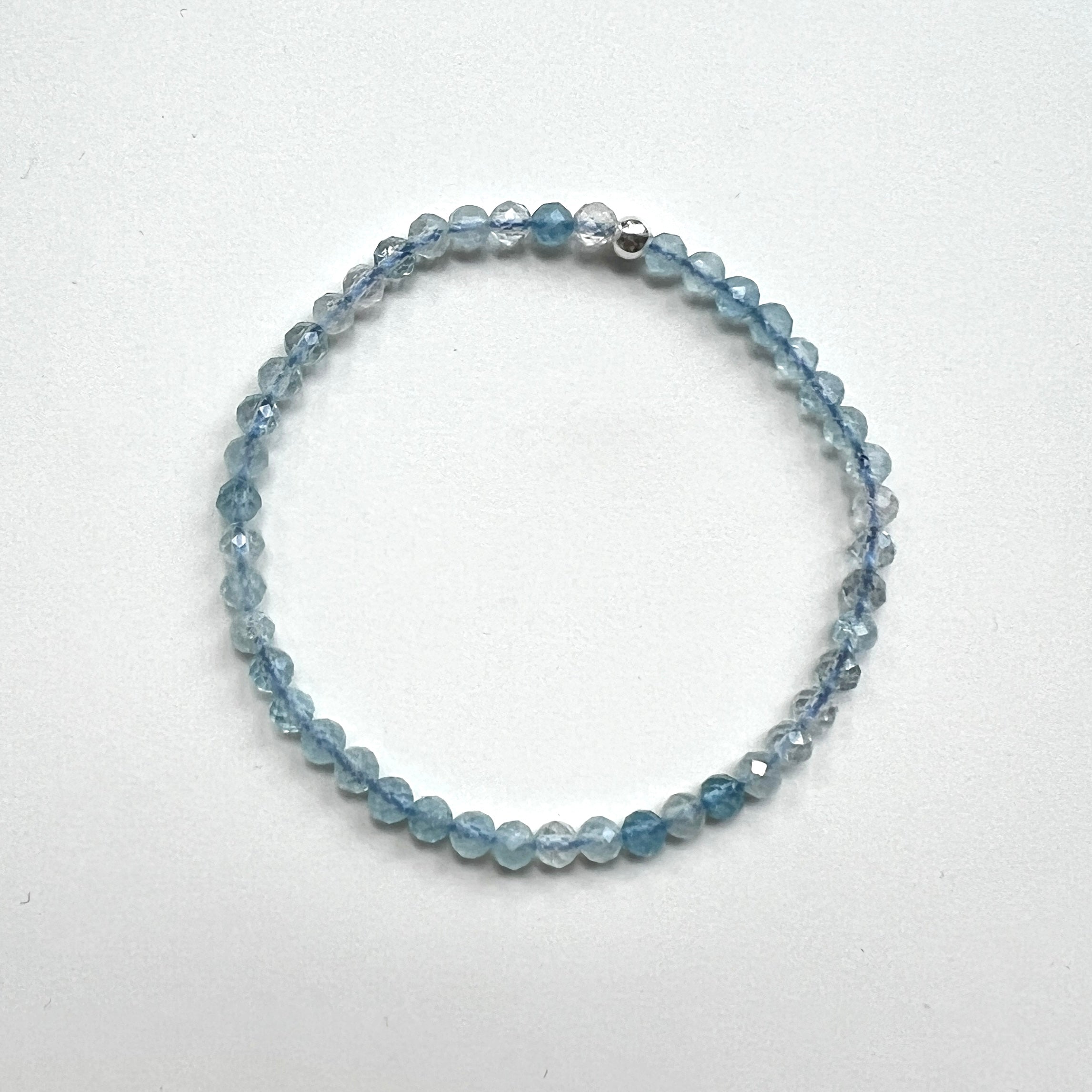 Aria aquamarine bead bracelet in sterling silver, flat lay – Omasi Collection Finland