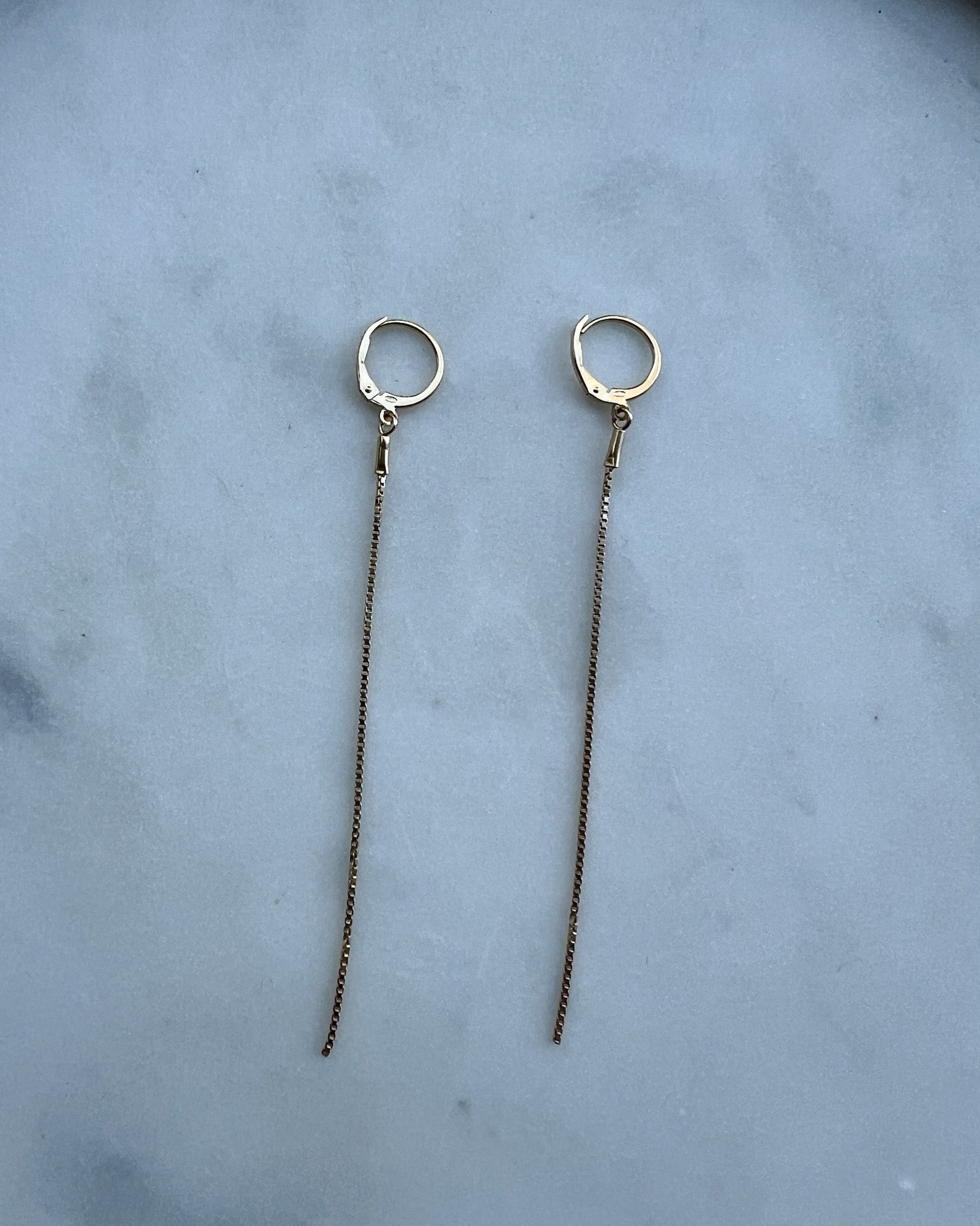 Hoopies gold-filled chain dangle hoop earrings flat lay – Omasi Collection Finland