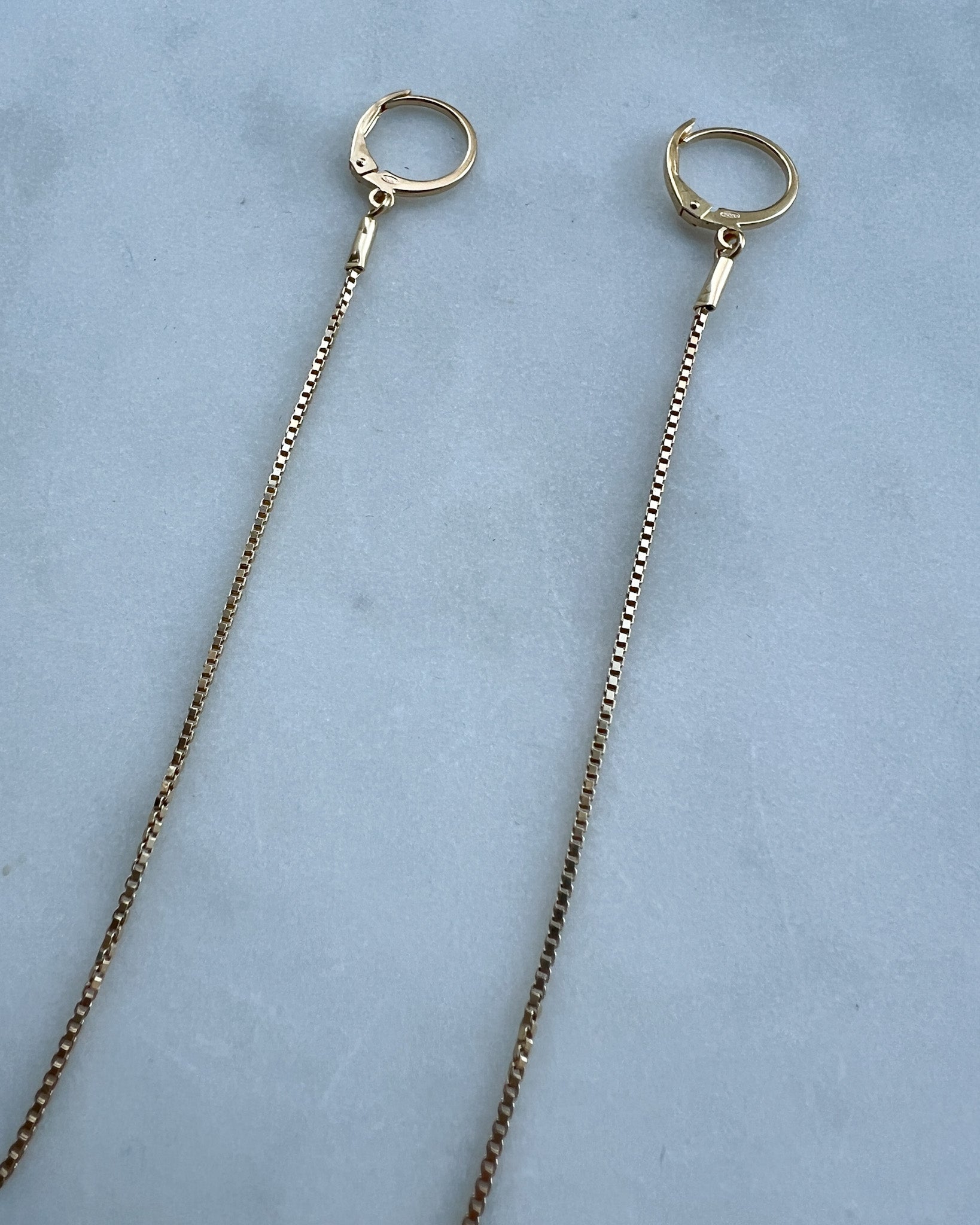 Hoopies gold hoop earrings close-up chain detail – handmade jewellery Finland