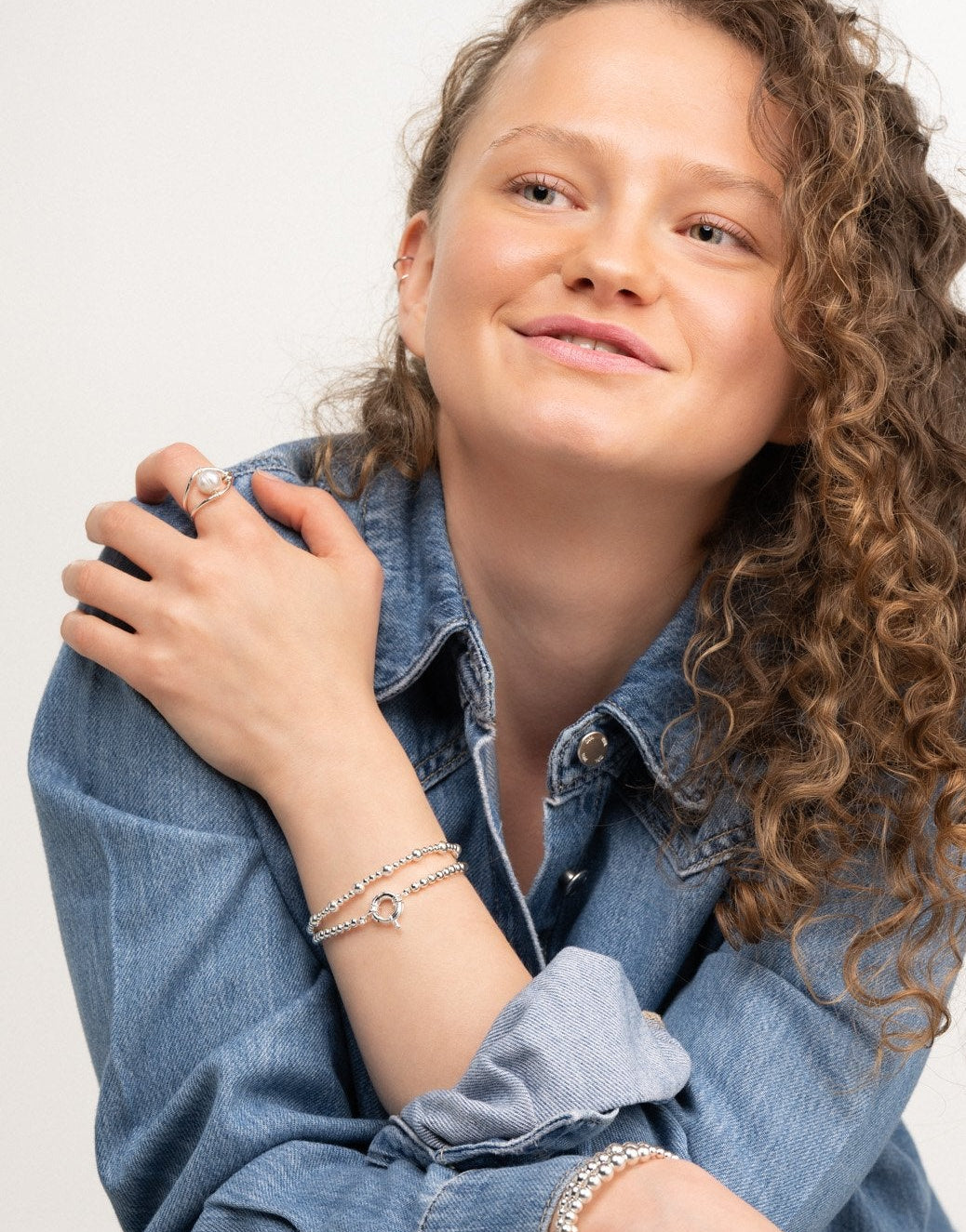 Solme bracelet on model – handmade jewellery Finland