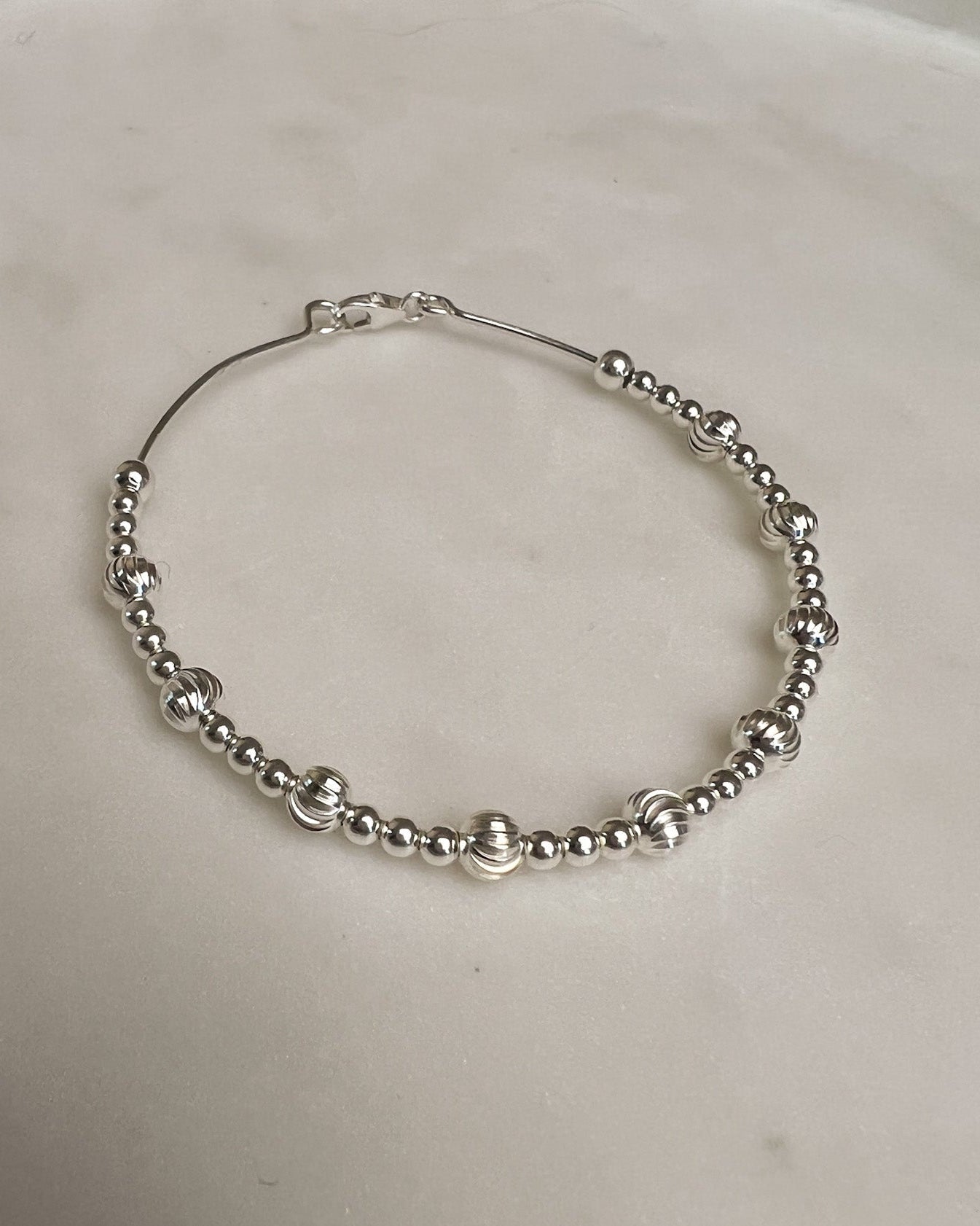 Sterling silver Aura II bracelet close-up – handmade wire bracelet Finland