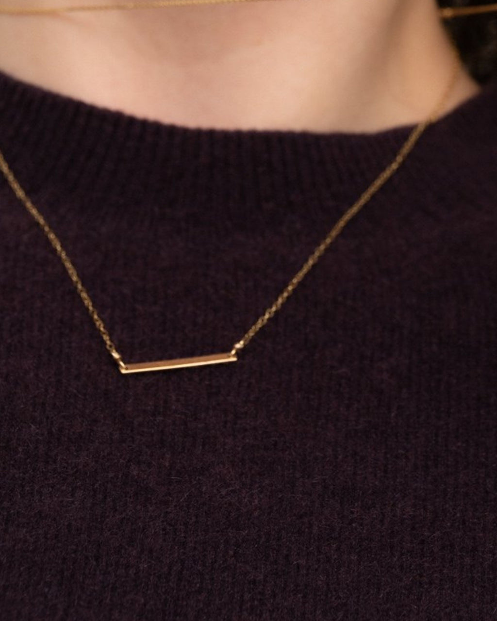 Sylva gold-filled bar pendant necklace on model – handmade minimalist jewellery Finland
