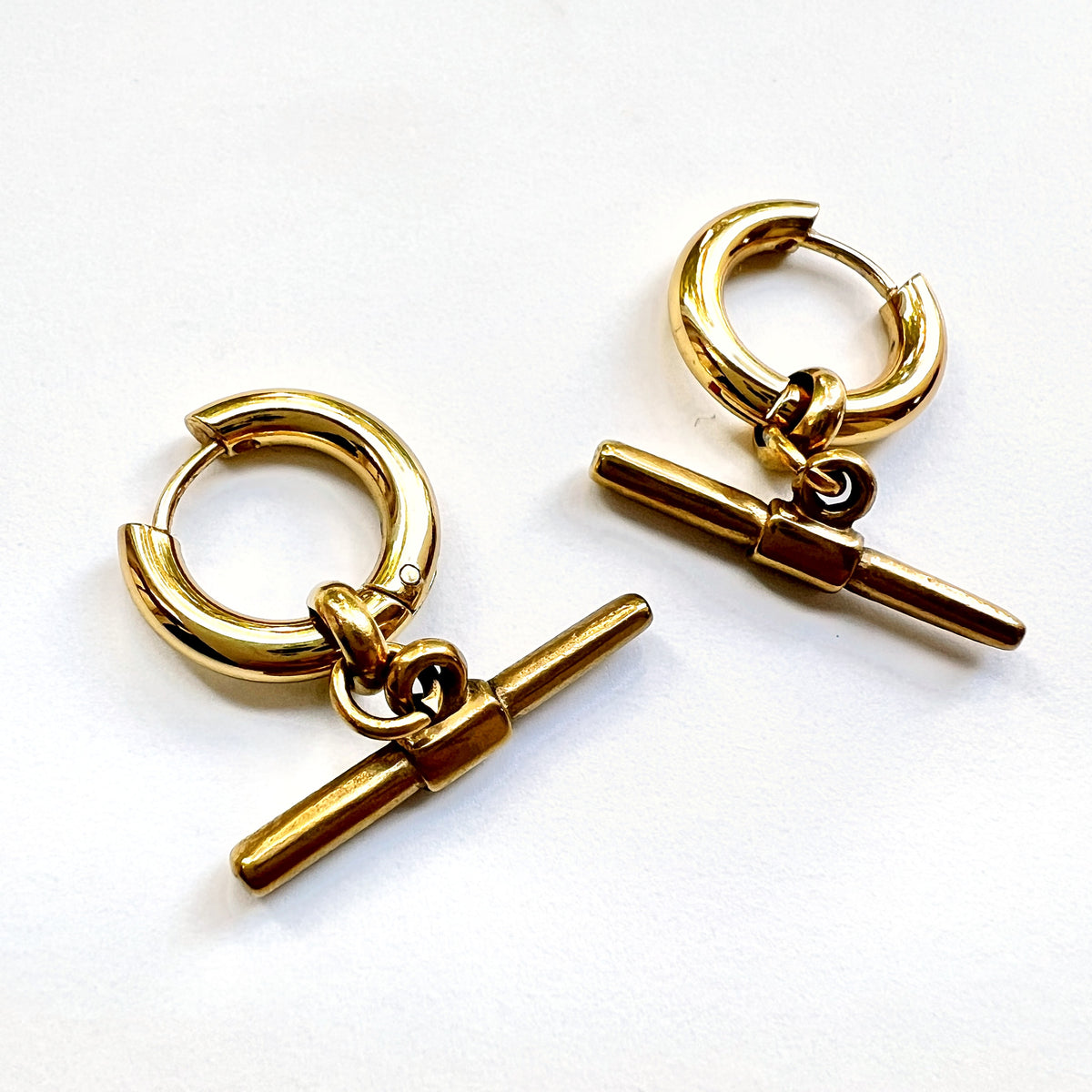Mova gold tone T-bar hoop earrings, close-up of the 15mm hoop and 23mm bar – Omasi Collection