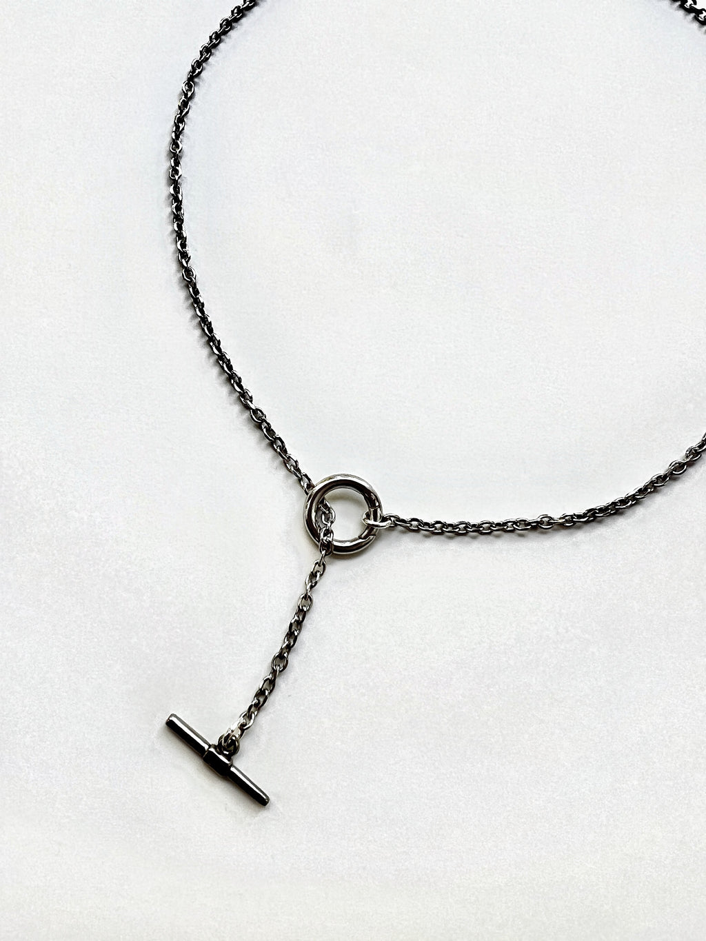 Mova silver tone loop necklace, close-up of the ring and T-bar drop in nickel-free surgical steel – Omasi Collection