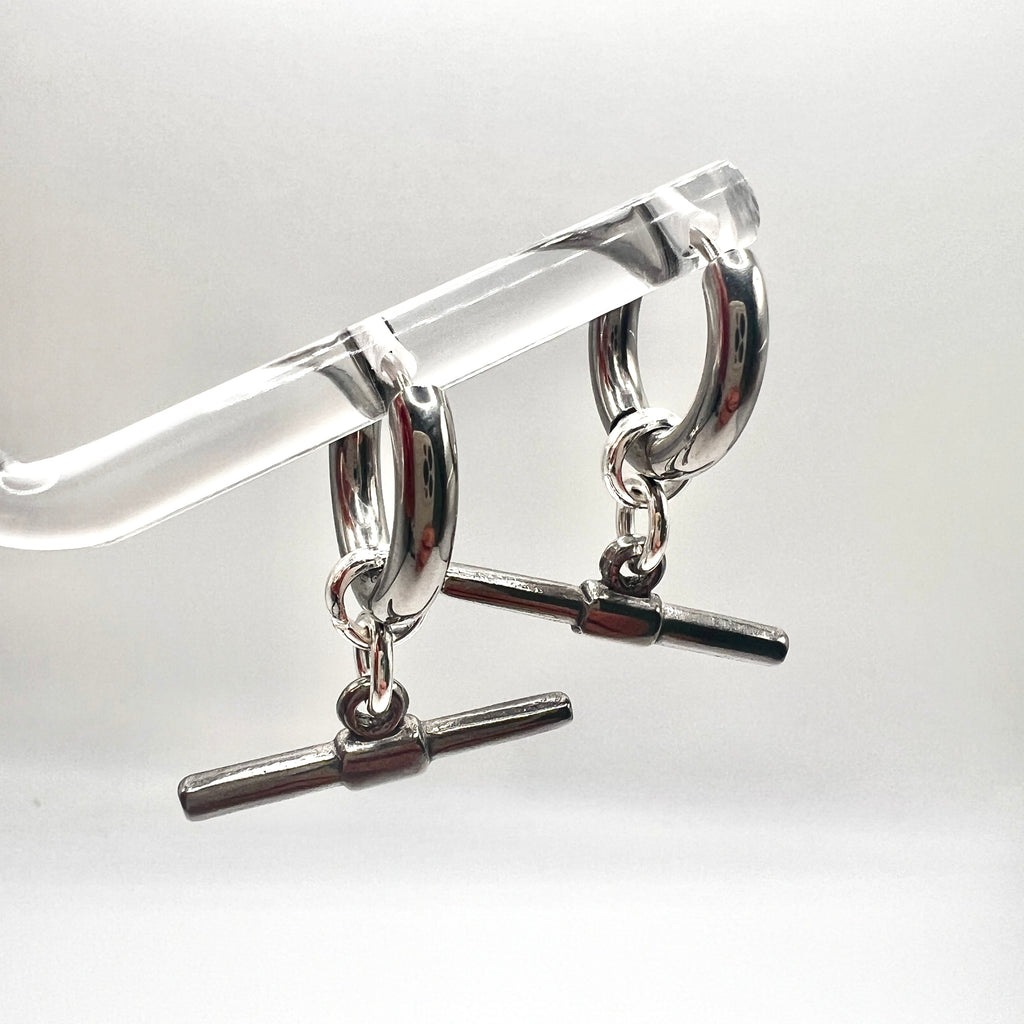 Mova silver tone T-bar hoop earrings in nickel-free surgical steel, detail view – Omasi Collection