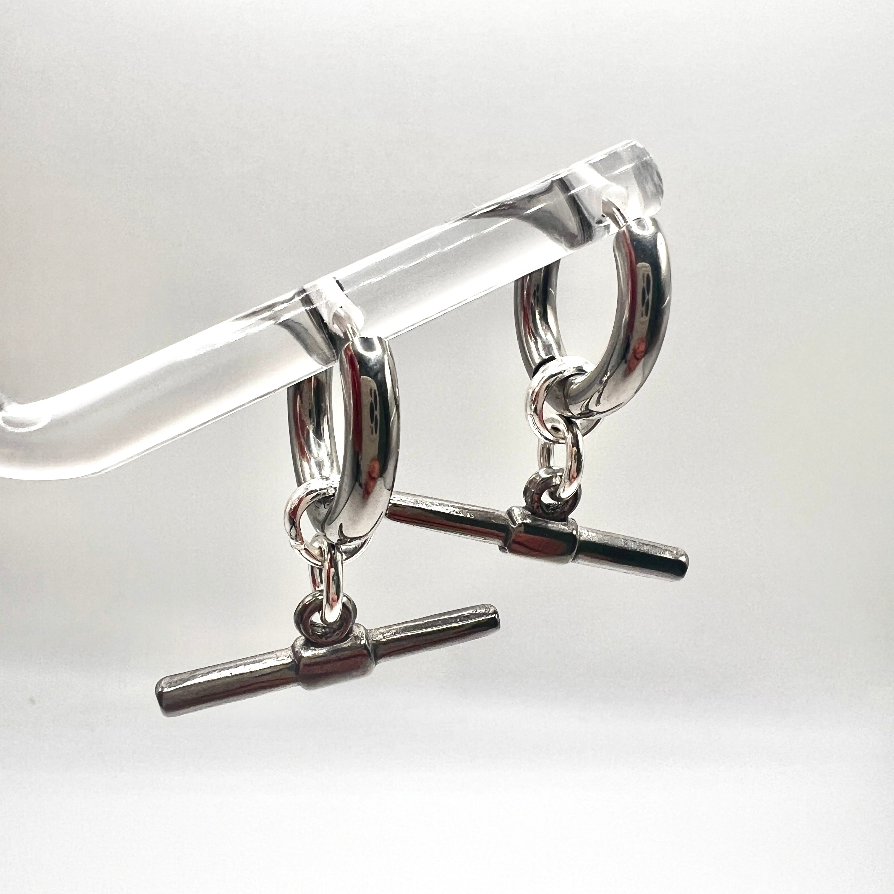 Mova silver tone T-bar hoop earrings in nickel-free surgical steel, detail view – Omasi Collection
